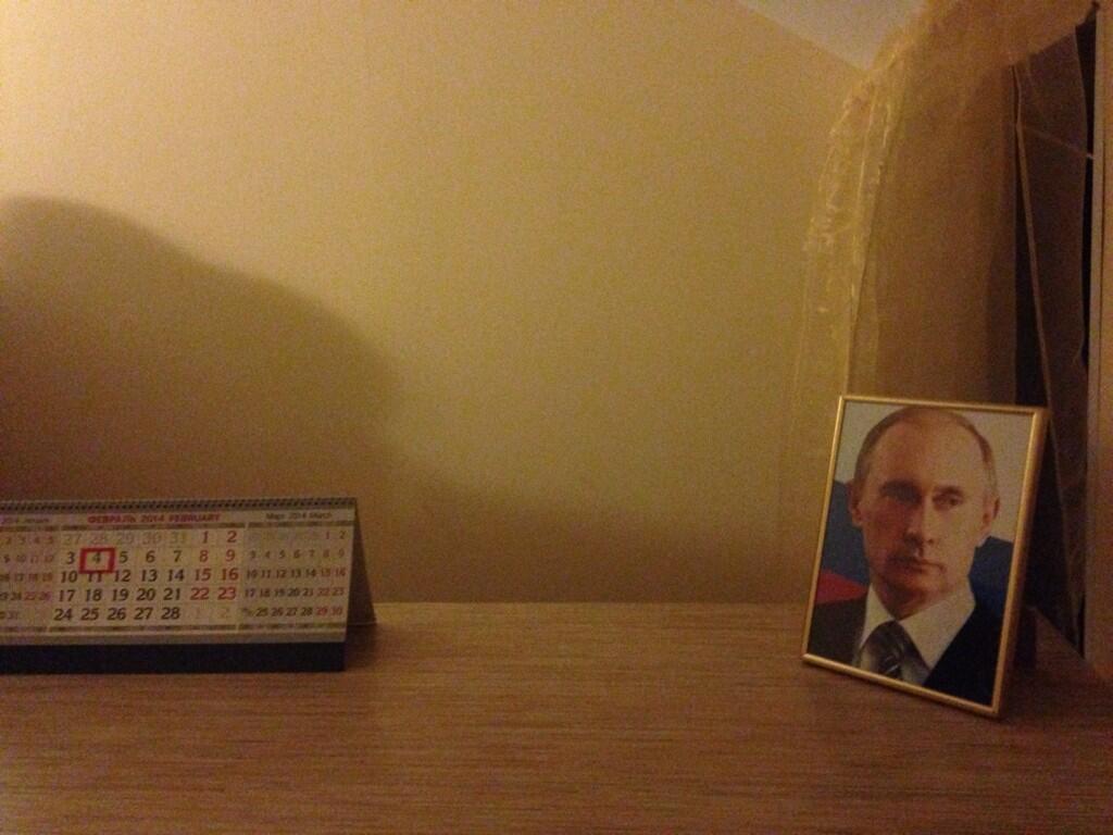 Kevin Bishop ‏@bishopk 

The reception of our hotel in #Sochi has no floor. But it does have this welcoming picture. pic.twitter.com/8isdoBuytl