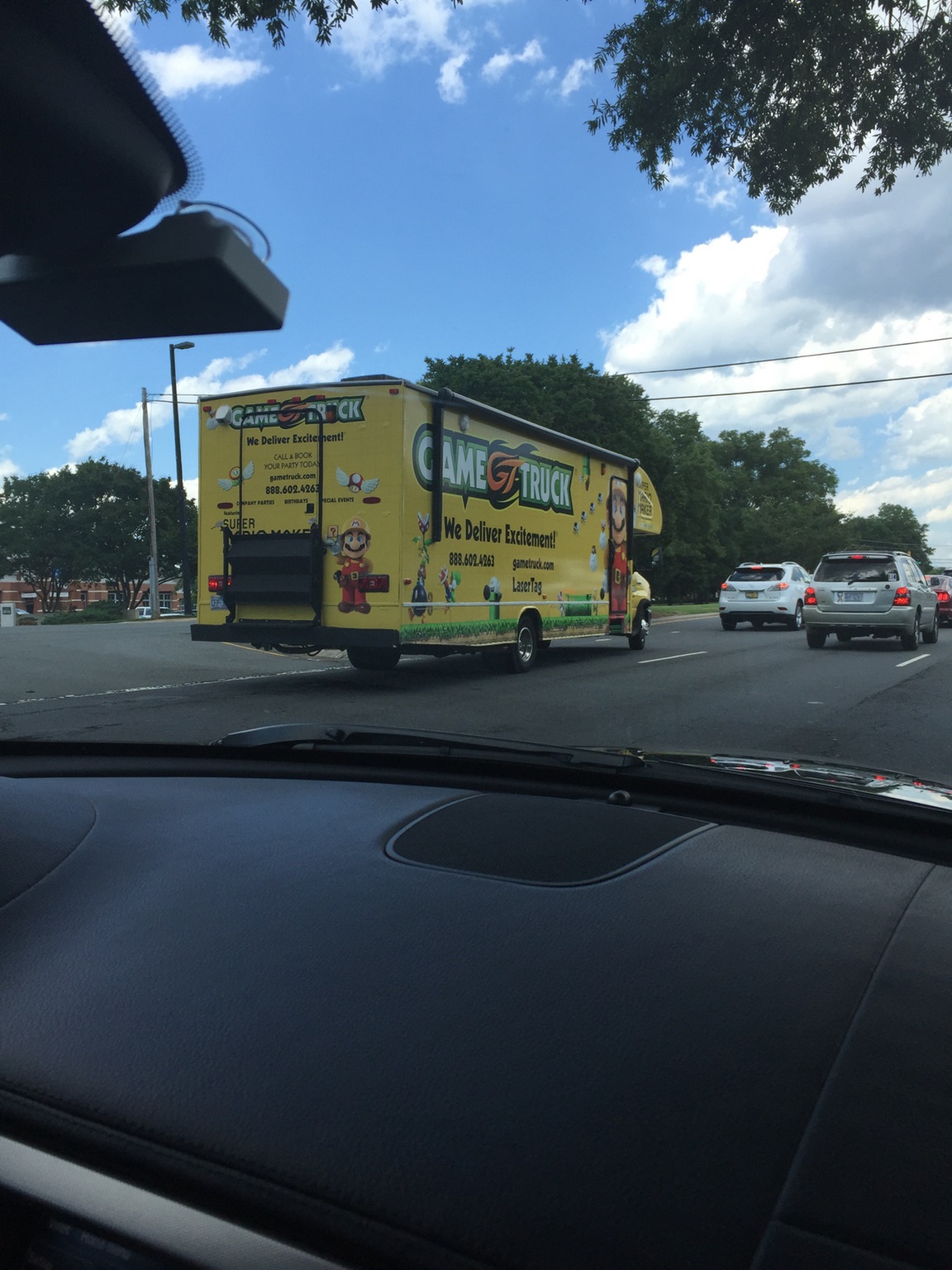Source: "/r/MarioMaker":https://www.reddit.com/r/MarioMaker/comments/4n0msh/saw_a_mario_maker_truck_didnt_know_where_else_to/