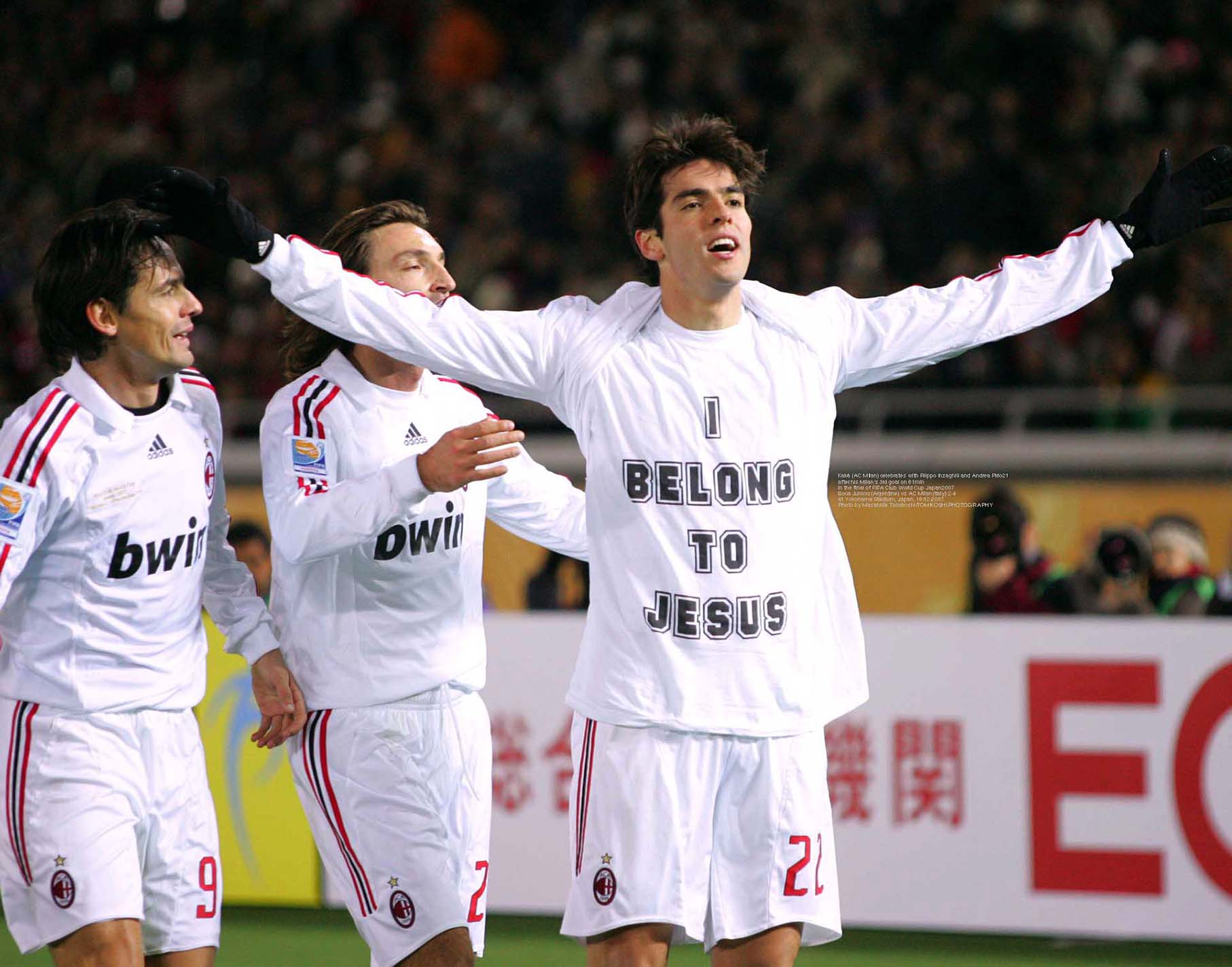 bwi adidas Dwin 62 BELONG TO JESUS Kata (AC Mian) celebrates with Alippo nzaghts and Andrea P5021 after his Man's 3rd goal on 61mth in the final of FIFA Club Word Cup Japan2007 21 Soos Junines (Argentine) vs AC Milanitaly 2-4 st Yokohama Stadin Japan, 197RBOOT Fat by Marahide Tominsh/TOMKOSHIPHOTOGRAPHY 機関 EC