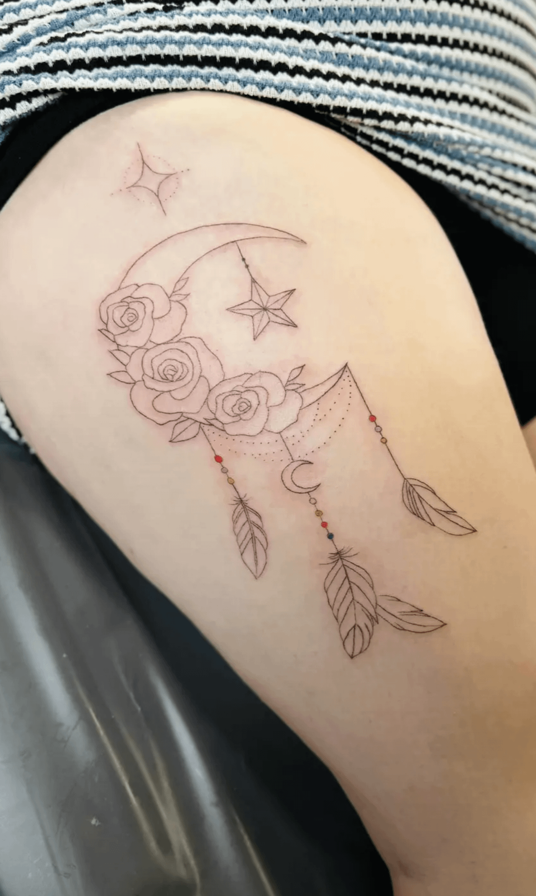 This fine-line tattoo