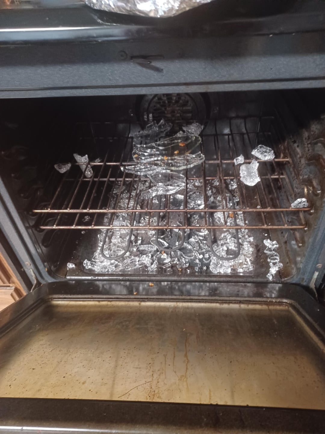 Exploded View Meme Glass dish exploded in the oven | Know Your Meme