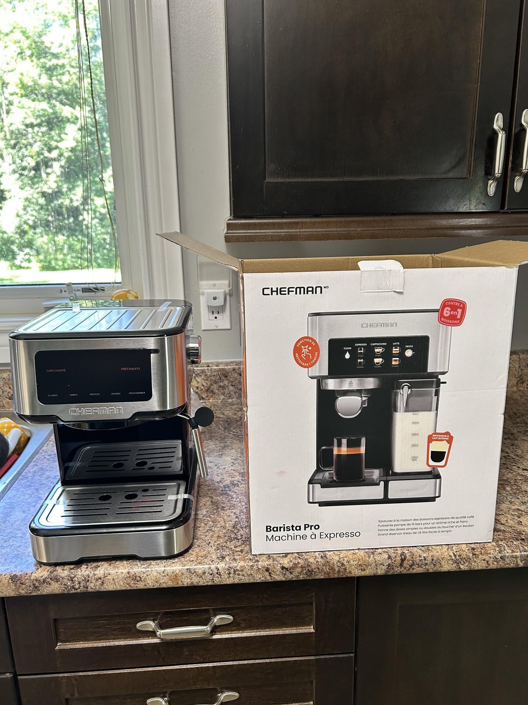 SURCHAUFFE DOUBL WAWISHD CHEFMAN ONCTION Π CHEFINI CENTRE A 6en1 BOISSONS CAPPUCCING MAX Barista Pro Machine à Expresso Savourer à la maison des boissons expressos de qualité caté Puissante pompe de 15 bars pour un arome riche et franc Donne des doses simples ou doubles ou toucher d'un bouton Grand réservoir d'eau de 18 tre facile à remplir