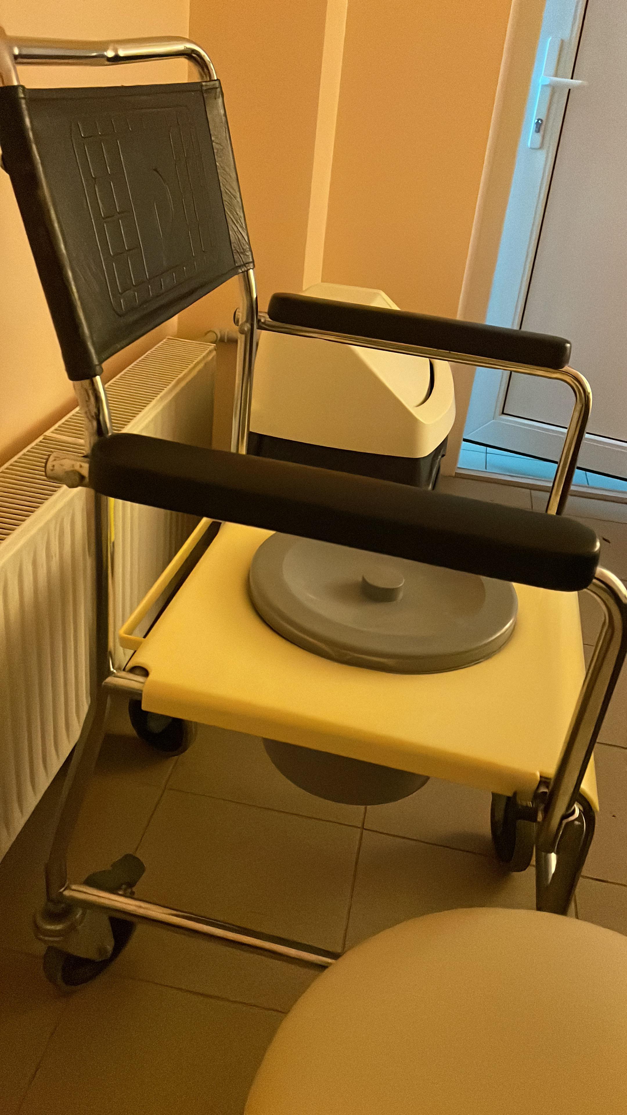 Plz rate my gaming chair | /r/okbuddyretard