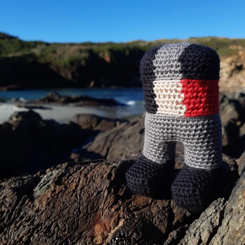 Crochet Eefo on the rocks