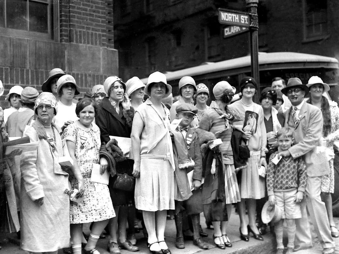 Waiting for the bus, Chicago, 1925 | Know Your Meme