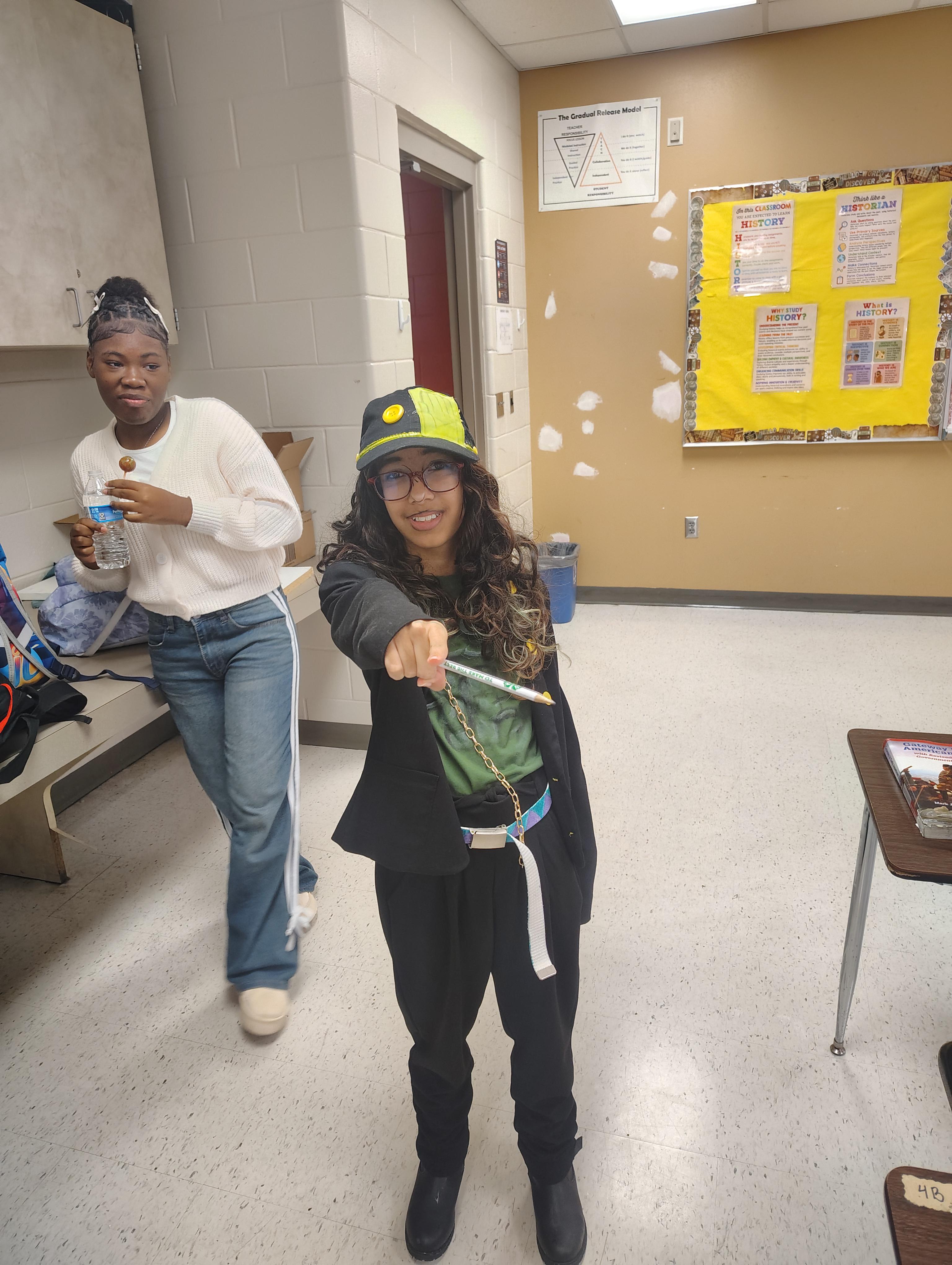 9 The Gradual Release Model TEACHER RESPONSIBILITY STUDENT RESPONSIBILITY Sn this CLASSROOM YOU ARE EXPECTED TO LEARN H HISTORY HELLO WORLD DISCOVER Think like a HISTORIAN Ask Questions Use Pr Undersh Form WHY STUDY HISTORY? PRESENT What is HISTORY? Broer of The AAST SHEERS IMPLAN COMMINICATION CREATITY A HELLO YORER DISCOVER PRESPECTIVE Gateway American with Revised Government Mark 3 4B