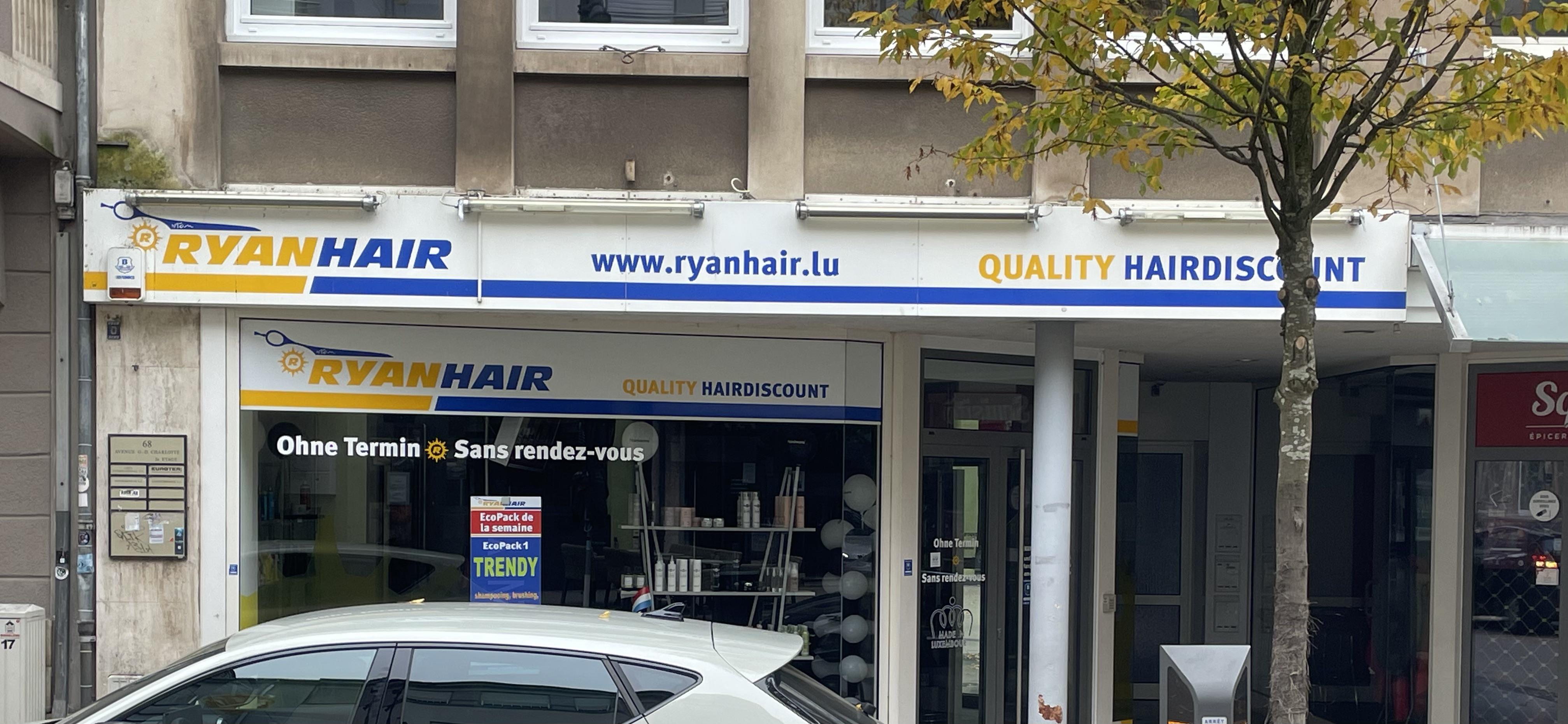 17 Tom RYANHAIR 68 AVENUS G.D. CHARLOTTE Sn ETHIE KUASTER 回 www.ryanhair.lu QUALITY HAIRDISC INT QUALITY HAIRDISCOUNT RYANHAIR Ohne Termin Sans rendez-vous RVALJAIR EcoPack de la semaine EcoPack 1 TRENDY shampooing, brushing, Ohne Termin Sans rendez-vous MADE LUXEMBOUR ARREY So EPICER