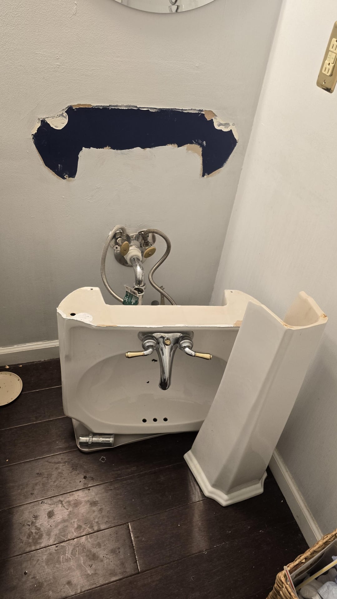The sink fell off the wall | Mildly Infuriating | Know Your Meme