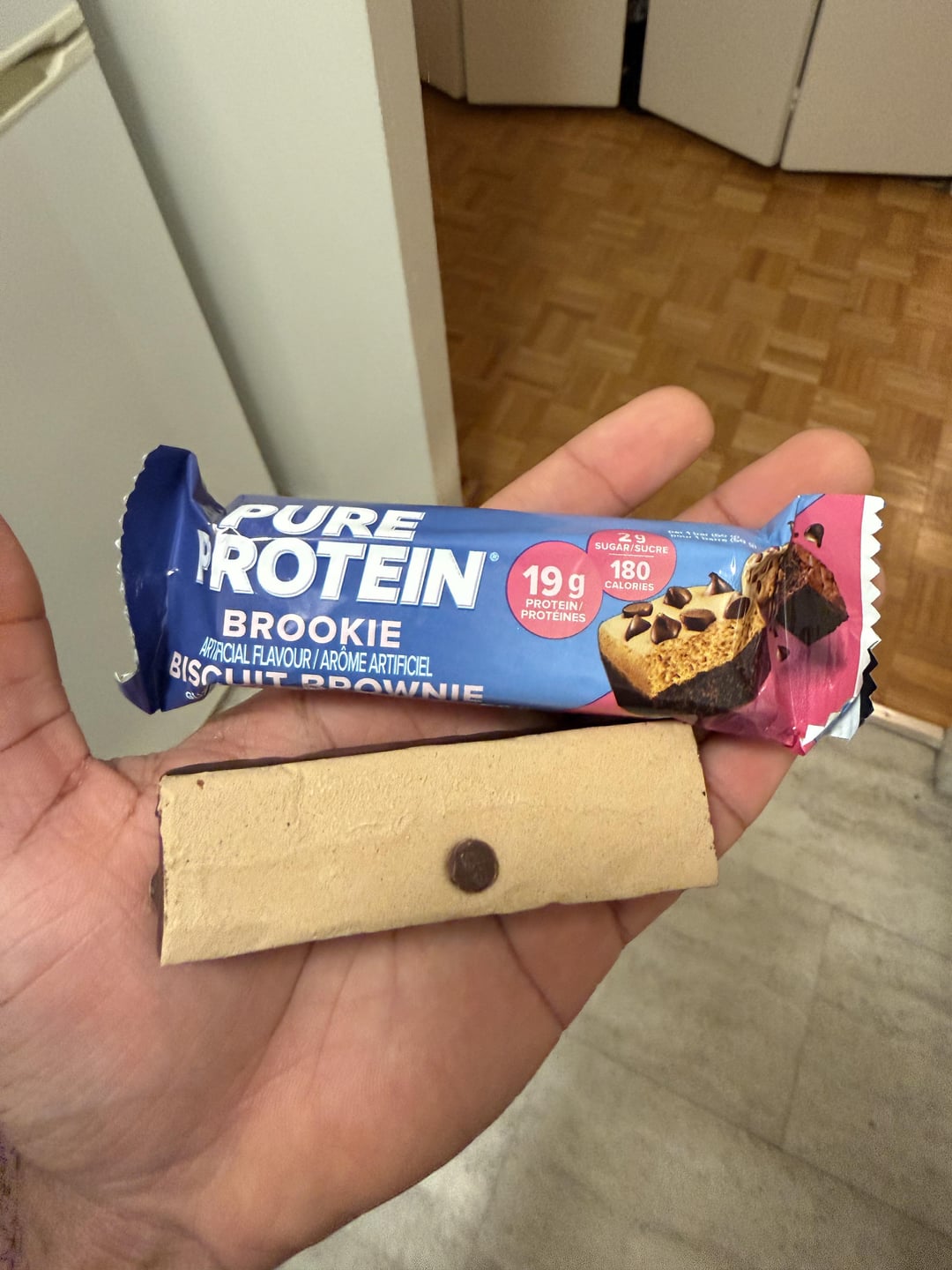 ROTEIN 199 BROOKIE ARTIFICIAL FLAVOUR/AROME ARTIFICIEL BISCUIT BROWNIE PROTÉINES 29 SUGAR/SUCRE 180 CALORIES