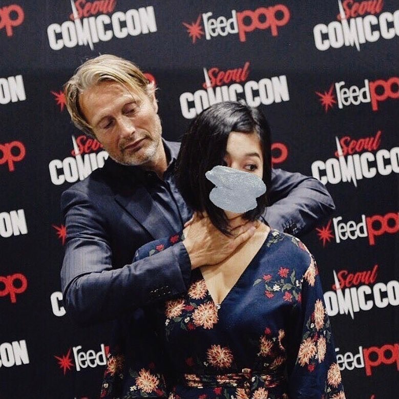 A photo of a fan requesting that Mads Mikkelsen choke them during a photo op.