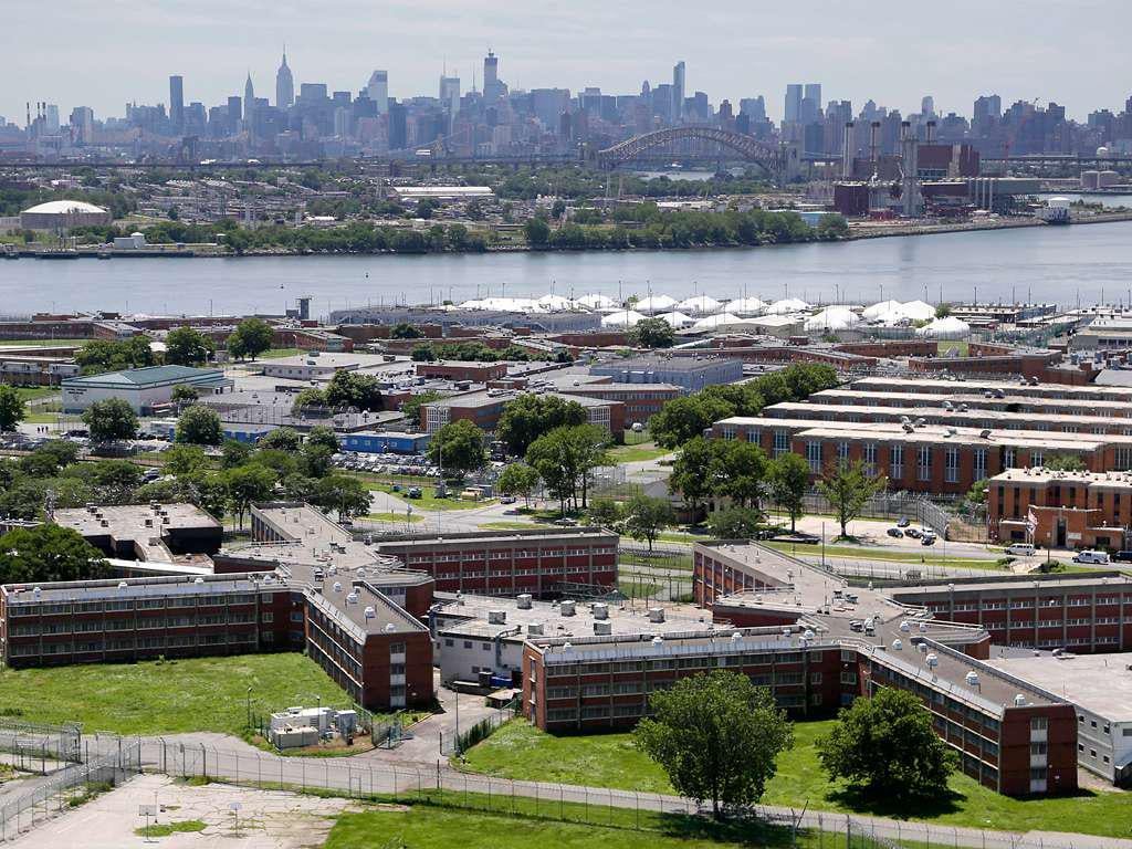 TIL a man spent 5 months in Riker's Island prison before finally learning that he could free himself...