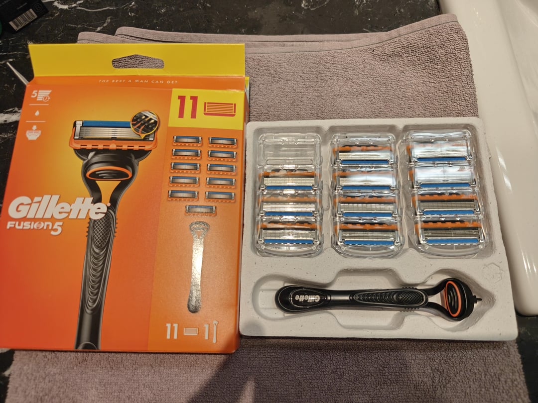 THE BEST A MAN CAN GET Gillette FUSION5 00000 00000 11-11