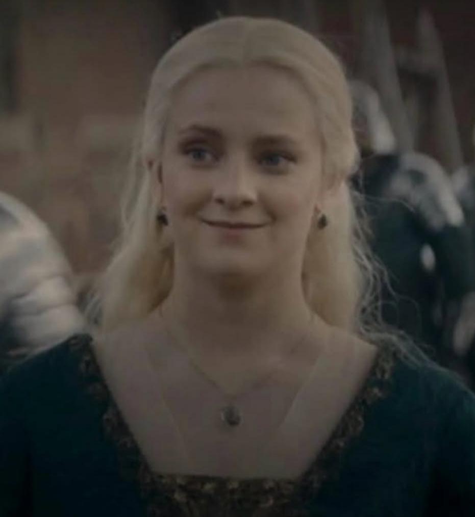 So her son died a few weeks ago but hey that ain't something a few chickens can't fix | /r/FreeFolk
