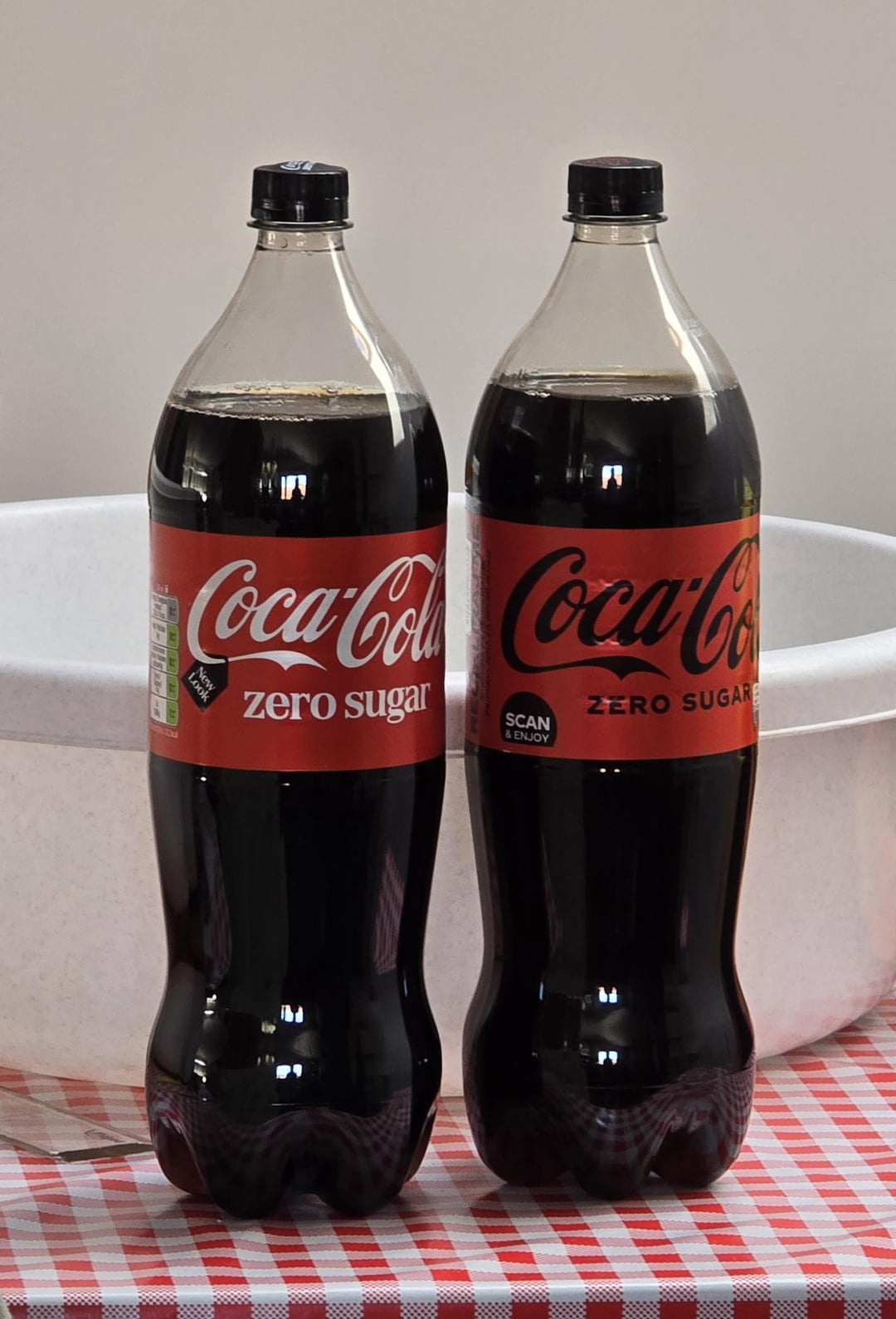 Coca-Cola Coca-Co Look New zero sugar SCAN & ENJOY ZERO SUGARE
