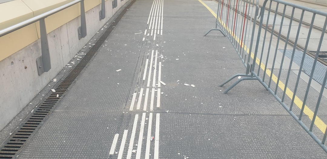 Guiding lines falling apart
