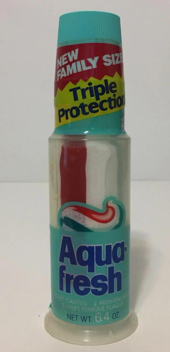 NEW FAMILY SIZE Triple Protection Aqua fresh GHTS CAVITIES 2 FRESHENS B 1. HELPS REMOVE PLAQUE NET WT. 6.4 oz