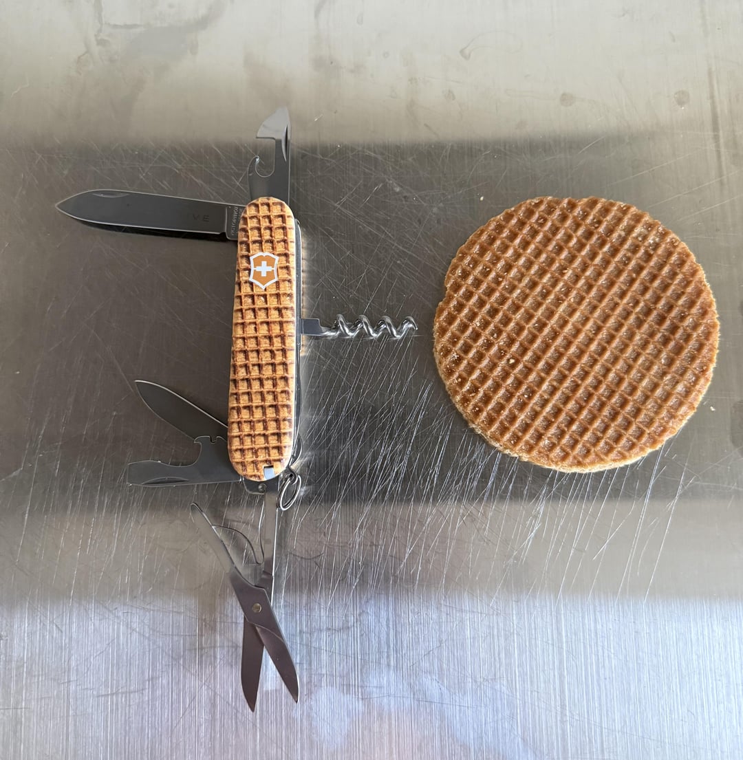 Stroopwafel utility knife