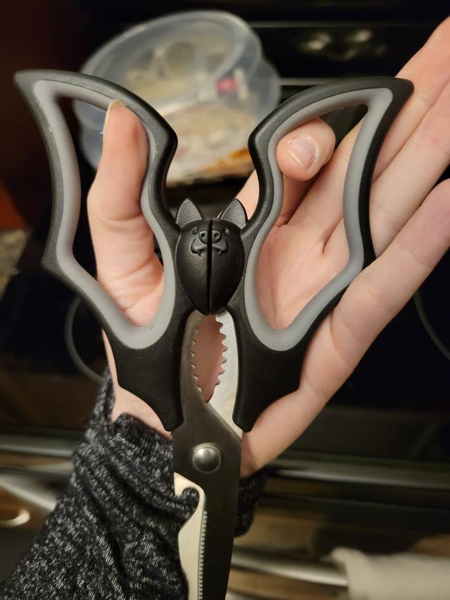 Bat scissors