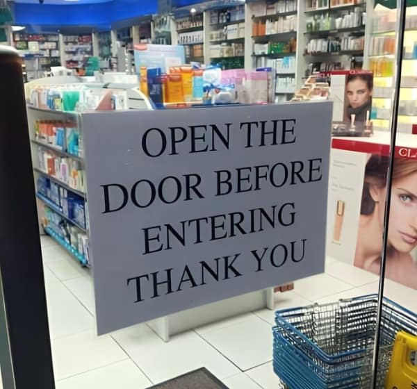 OPEN THE DOOR BEFORE ENTERING THANK YOU CL